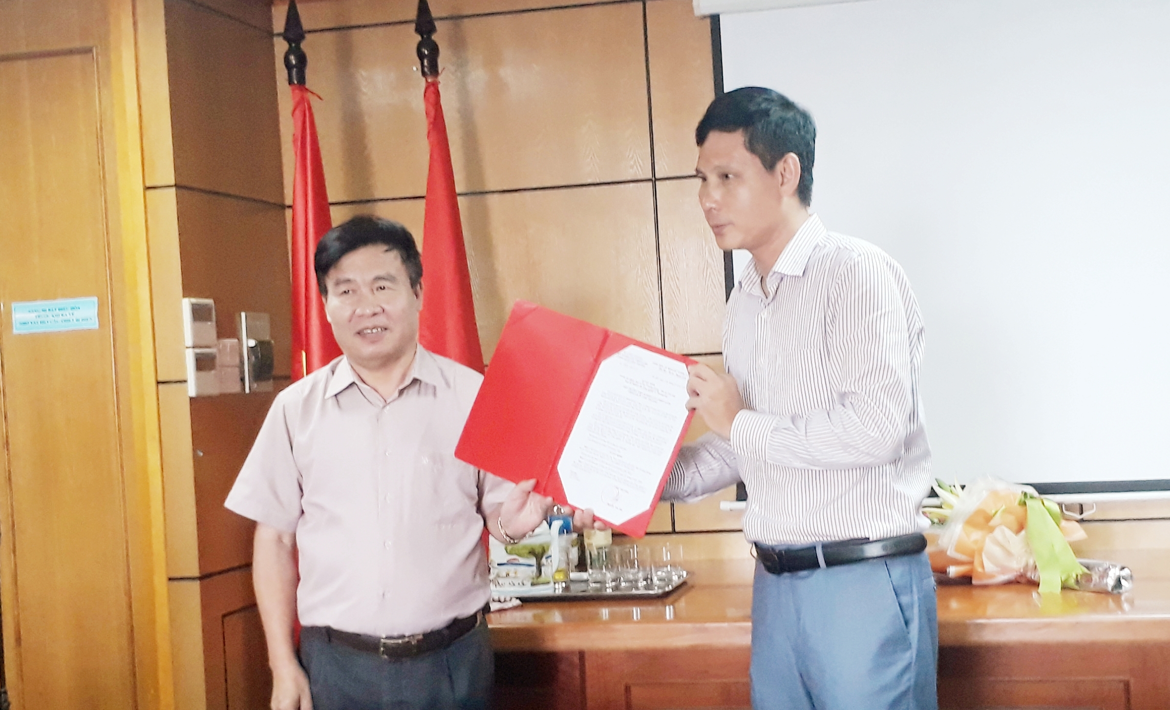 Lễ công bố quyết định bổ nhiệm cán bộ quản lý của Tạp chí Nghiên cứu Công nghiệp và Thương mại – Viện Nghiên cứu Chiến lược , Chính sách Công Thương