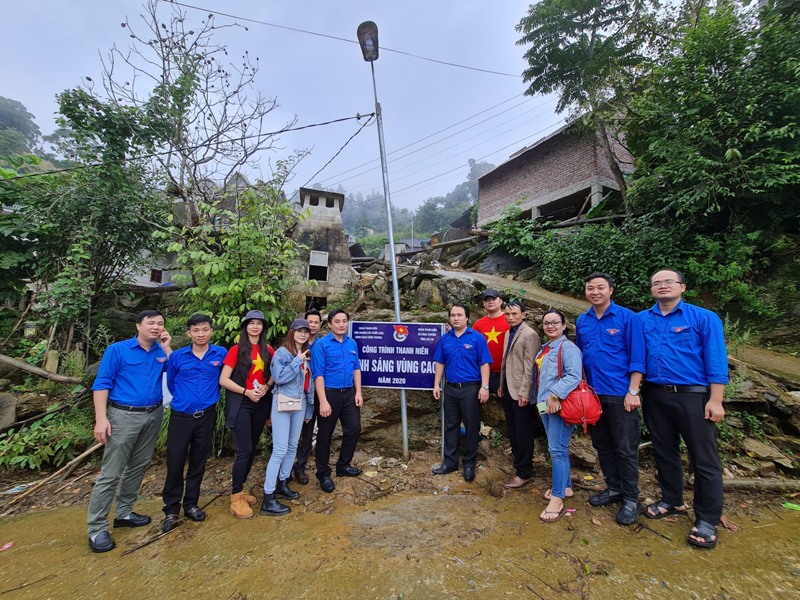 Đoàn thanh niên Viện Nghiên cứu Chiến lược, Chính sách Công Thương, Bộ Công Thương triển khai chương trình “ Ánh sáng vùng cao” tại xã Quan Hồ Thẩn, Huyện Si Mai Cai.