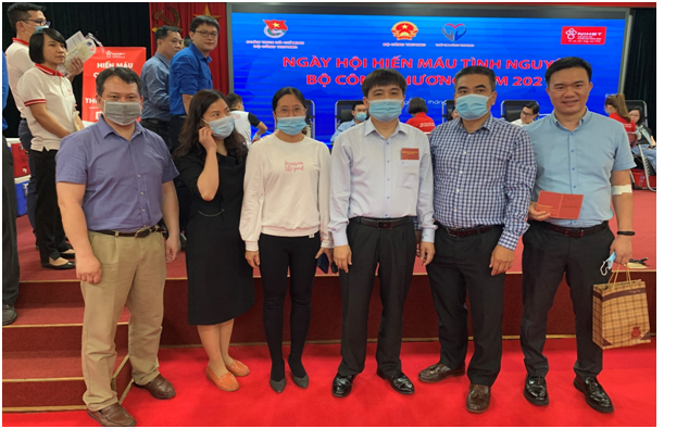 Cán bộ công chức, viên chức, người lao động Viện Nghiên cứu Chiến lược, Chính sách Công Thương tham gia hiến máu