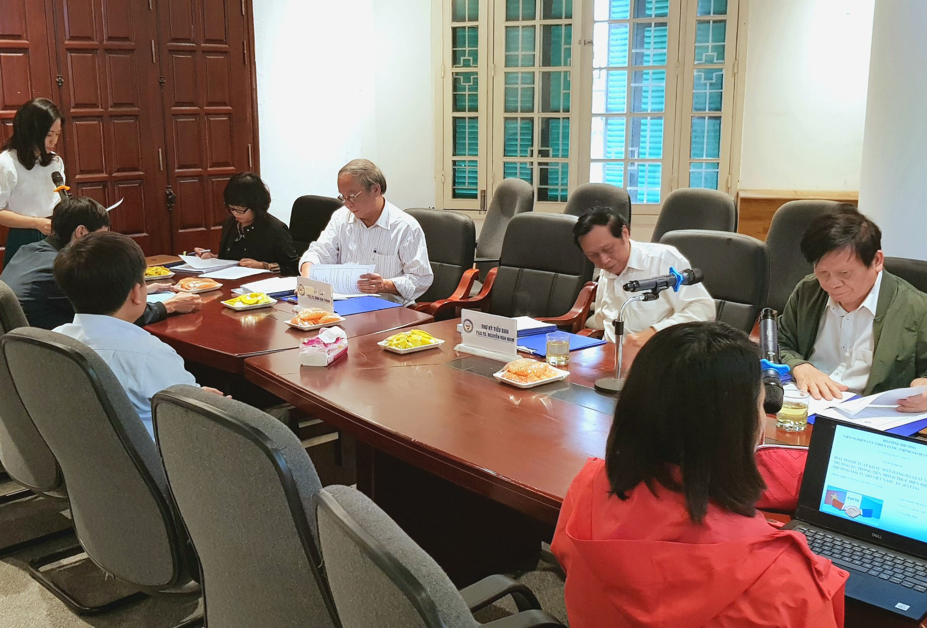 Sinh hoạt khoa học và đánh giá 3 chuyên đề tiến sĩ của NCS. Phạm Hồng Nhung