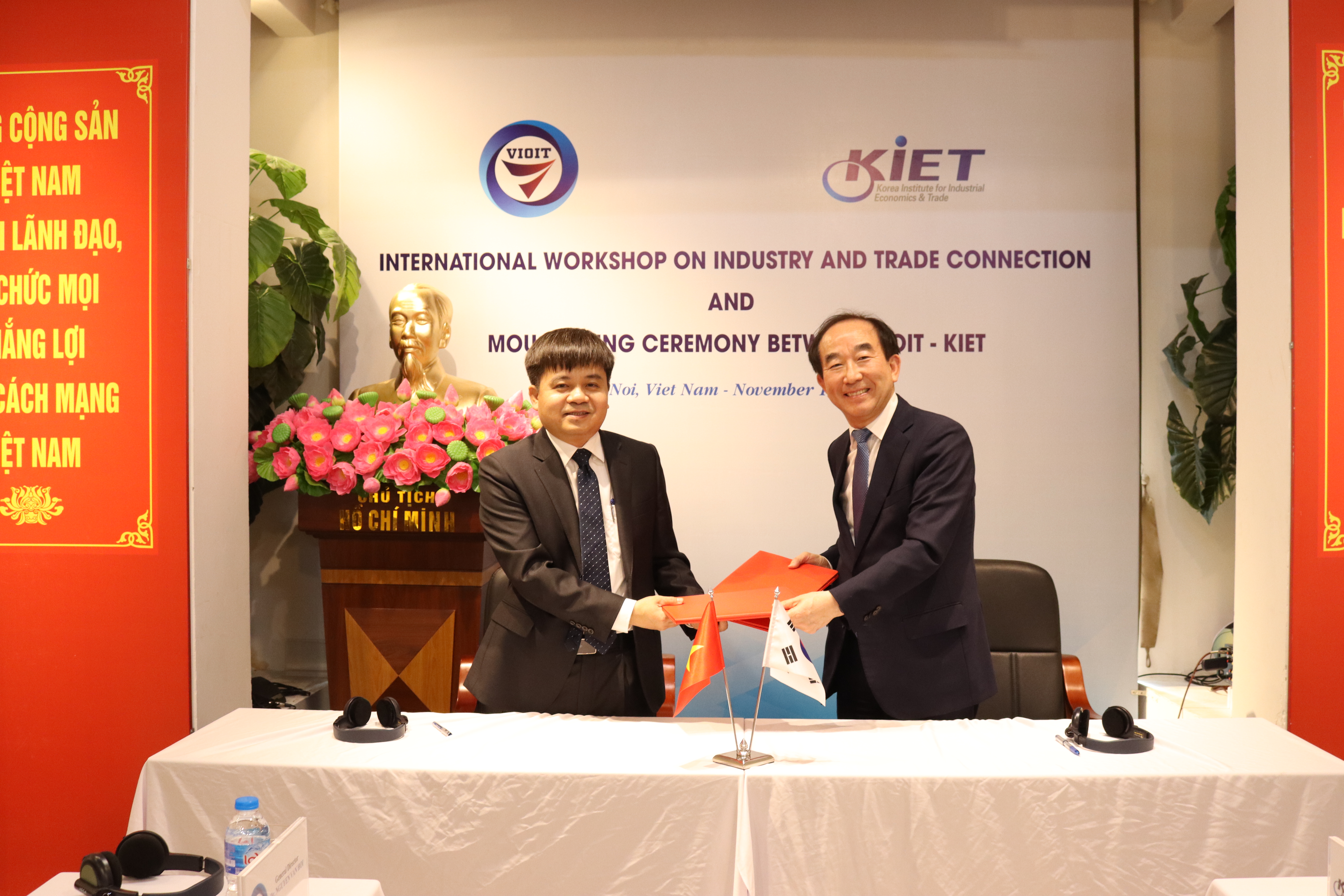 Lễ ký kết Biên bản ghi nhớ hợp tác giữa Viện Nghiên cứu Chiến lược, Chính sách Công thương với Viện Kinh tế Công nghiệp và Thương mại Hàn Quốc và Hội thảo quốc tế 