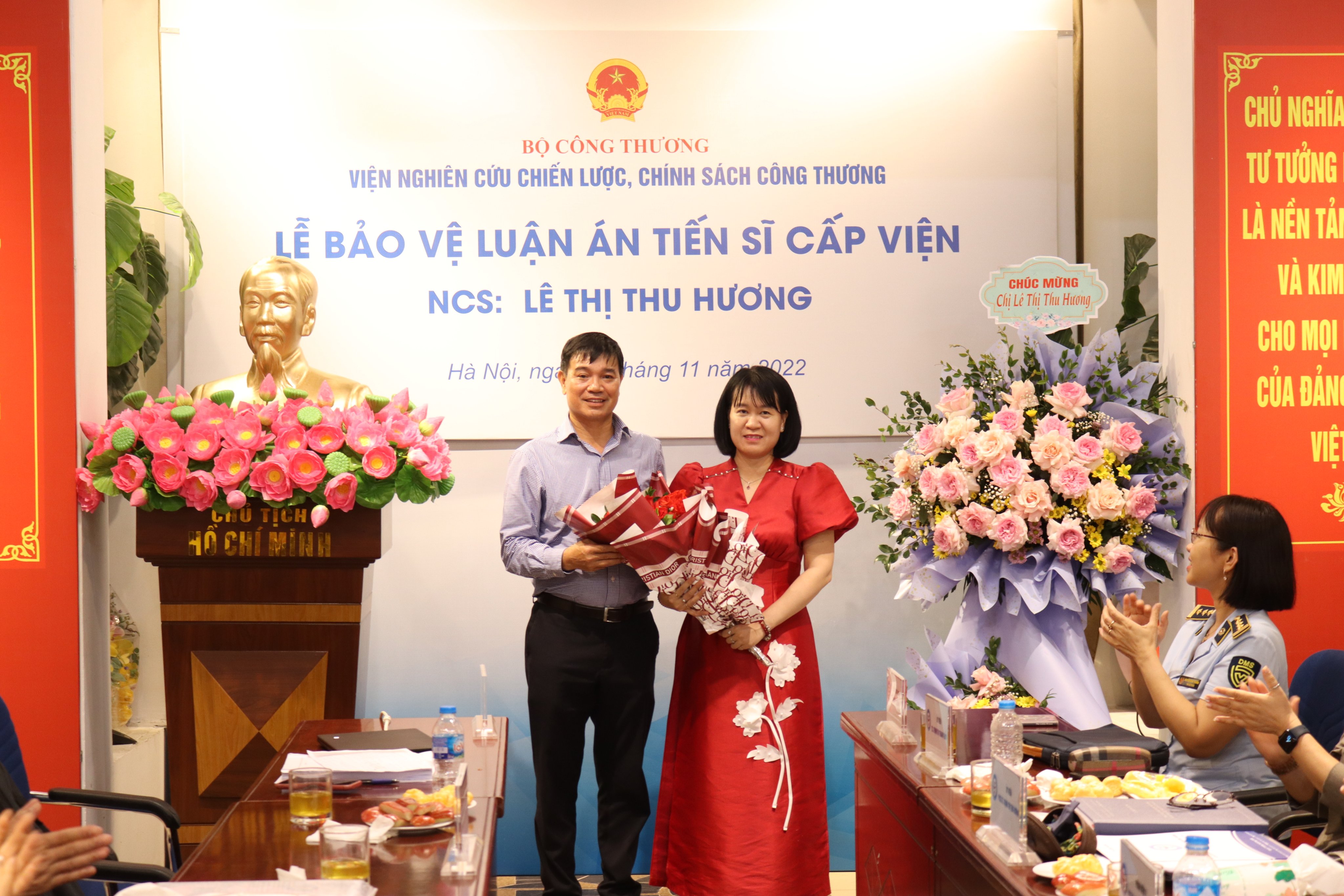 Lễ bảo vệ Luận án Tiến sỹ cấp Viện của NCS. Lê Thị Thu Hương