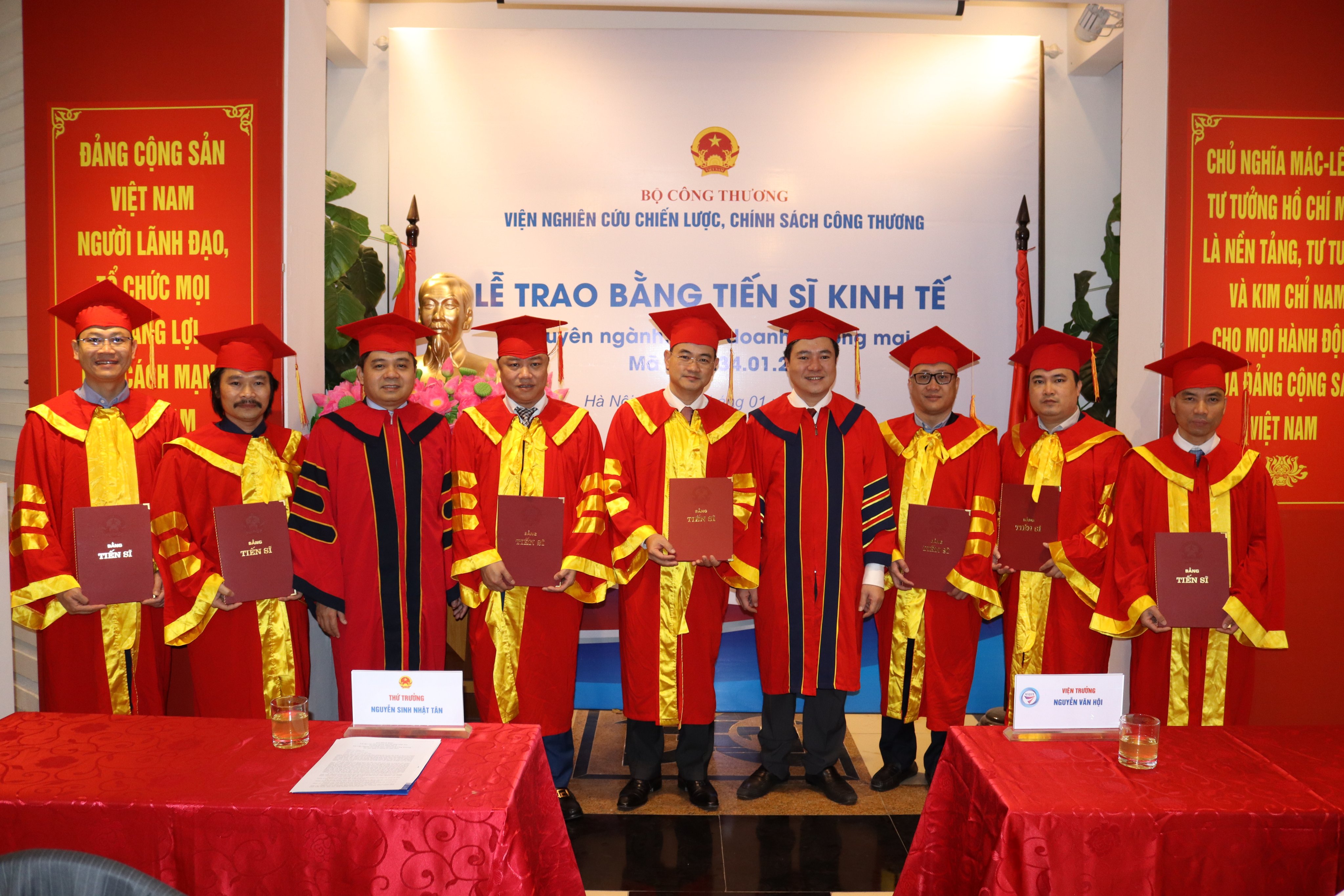 Lễ công bố và trao bằng Tiến sĩ năm 2022 của Viện Nghiên cứu Chiến lược, Chính sách Công Thương