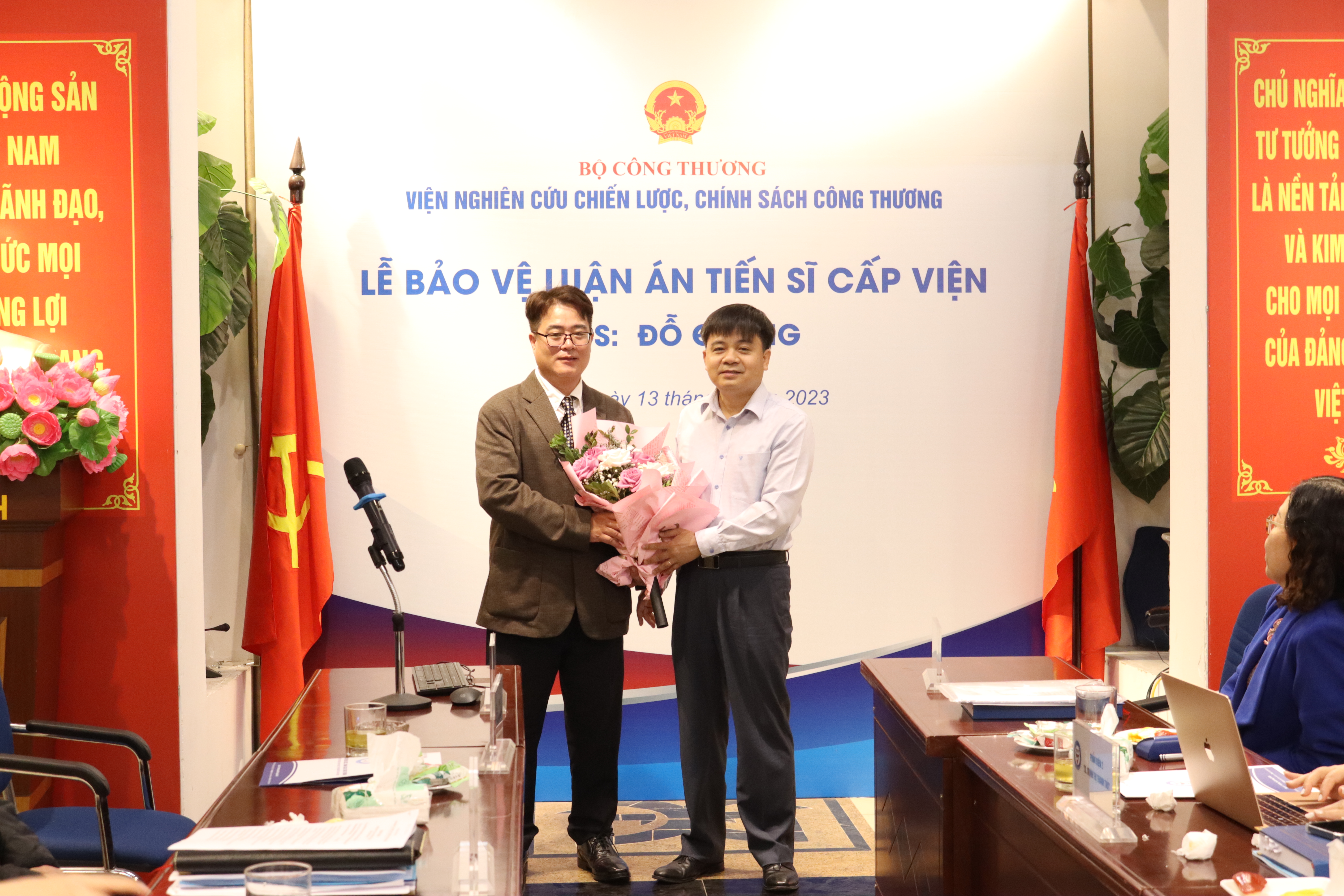 Lễ bảo vệ Luận án Tiến sĩ cấp Viện của NCS. Đỗ Quang