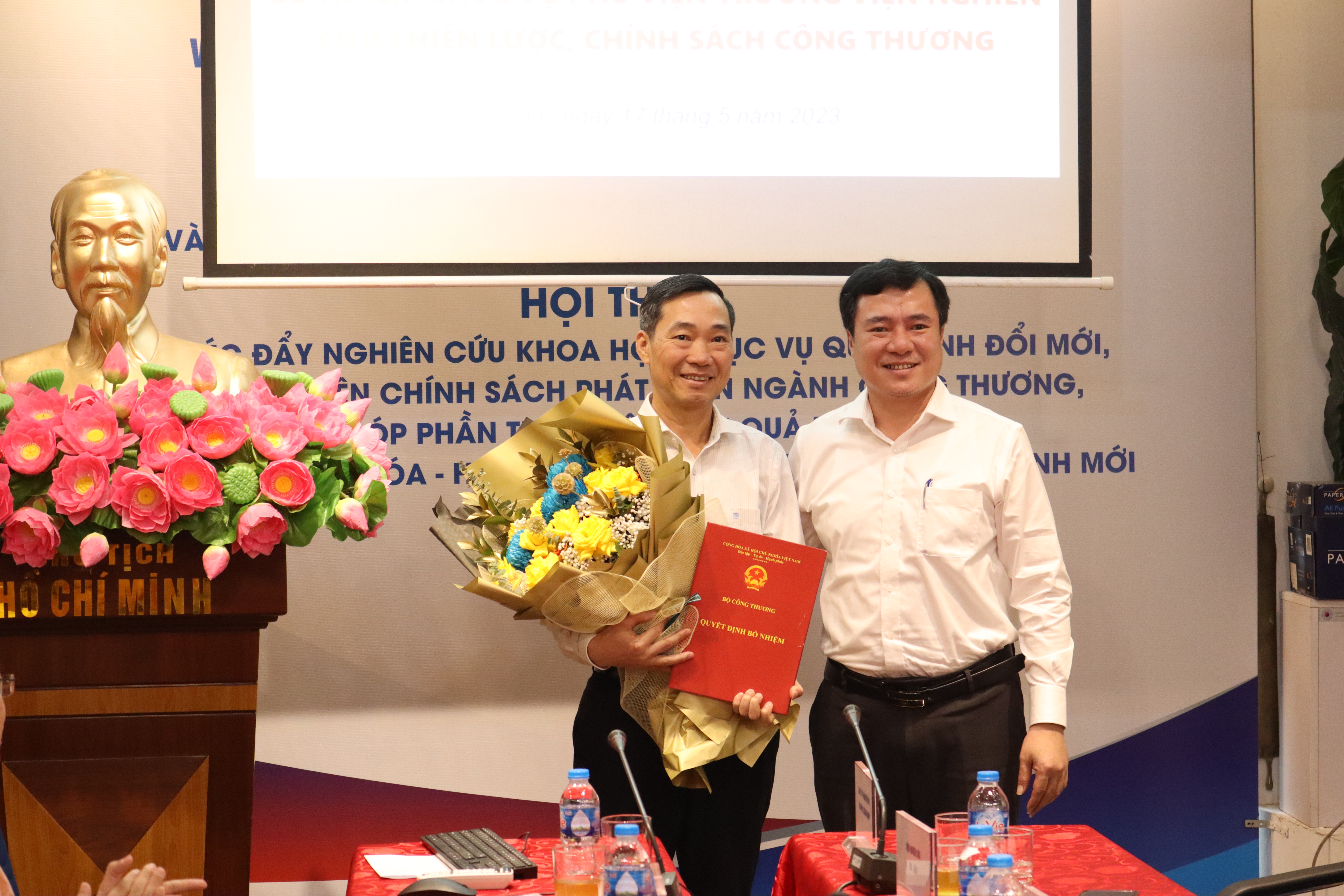 Lễ công bố và trao Quyết định bổ nhiệm Phó Viện trưởng Viện Nghiên cứu chiến lược, chính sách Công Thương