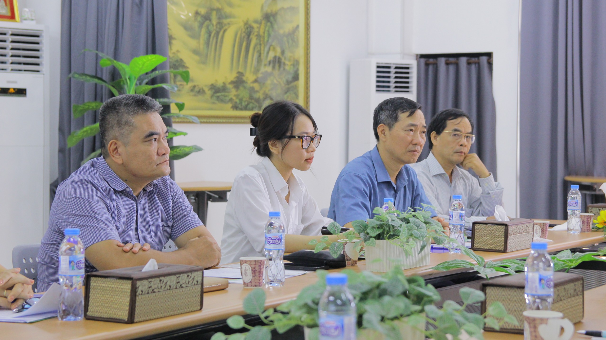 Đoàn công tác của Viện Nghiên cứu Chiến lược, Chính sách Công Thương khảo sát thực hiện nhiệm vụ “Phát triển chuỗi liên kết công nghiệp giữa Việt Nam và Lào đến năm 2030” tại Cộng hòa Dân chủ Nhân dân Lào