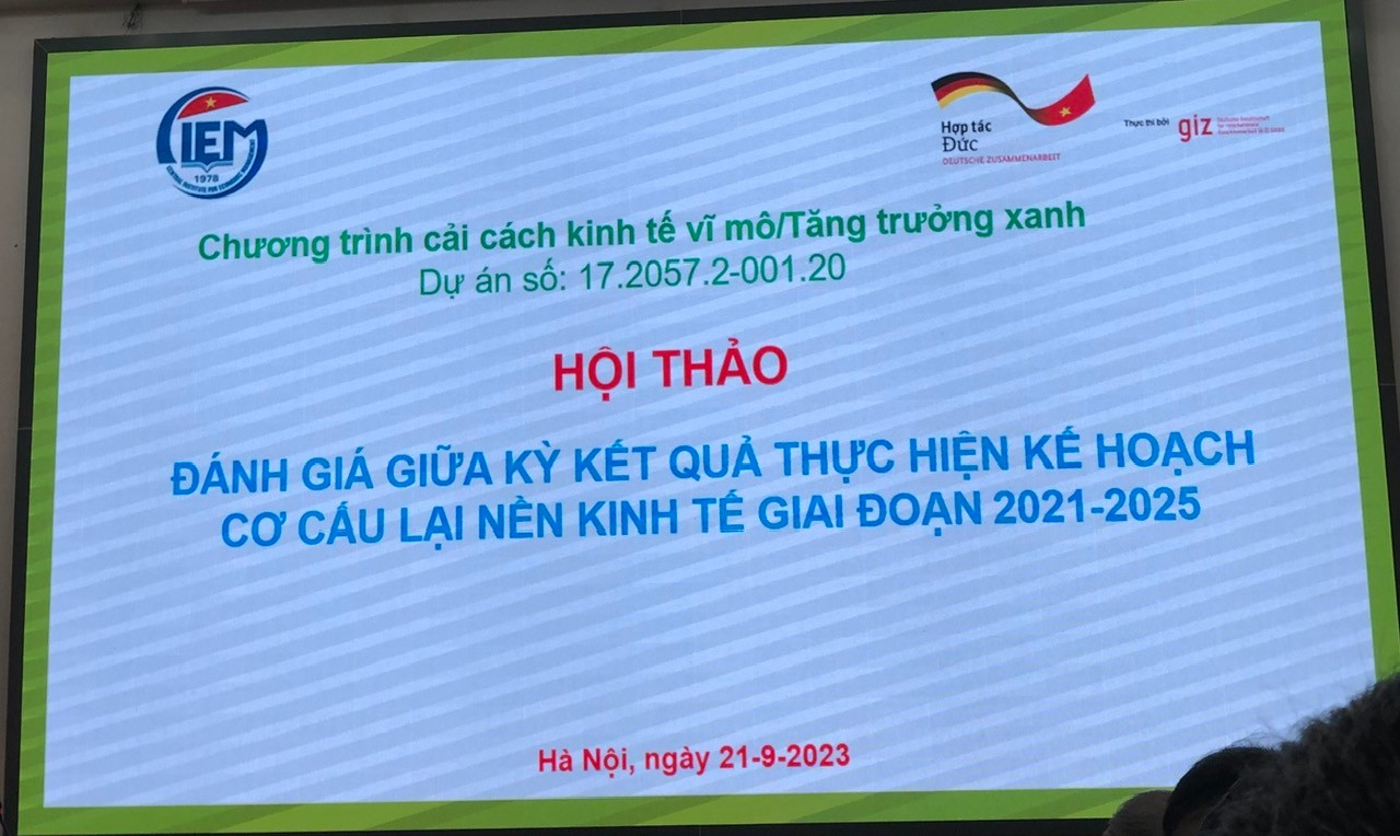 Hội thảo Đánh giá giữa kỳ Kết quả thực hiện Kế hoạch cơ cấu lại nền kinh tế giai đoạn 2021-2025
