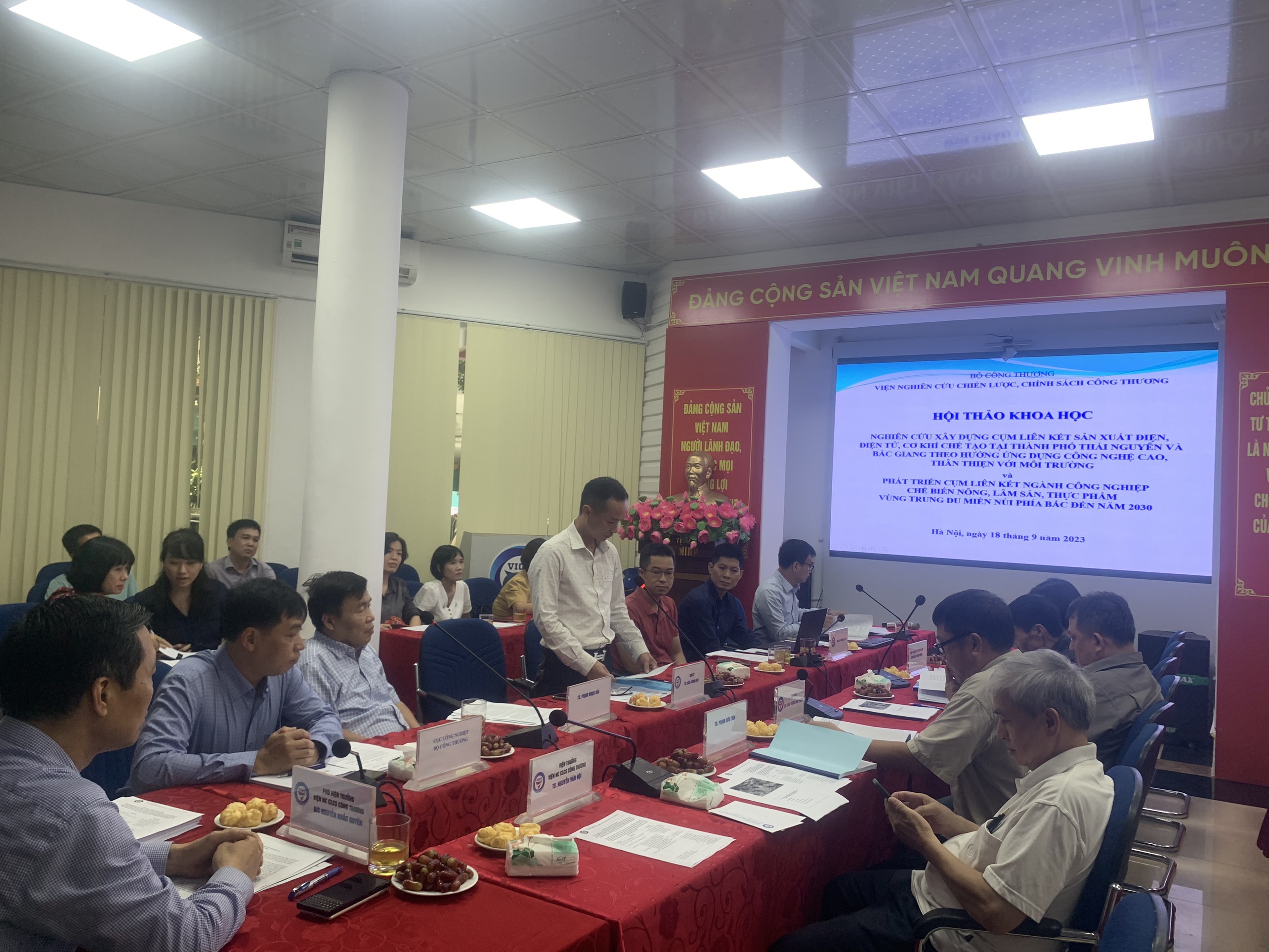 Hội thảo khoa học “Đề án nghiên cứu xây dựng cụm liên kết sản xuất điện, điện tử, cơ khí chế tạo tại thành phố Thái Nguyên và Bắc Giang theo hướng ứng dụng công nghệ cao, thân thiện với môi trường”  