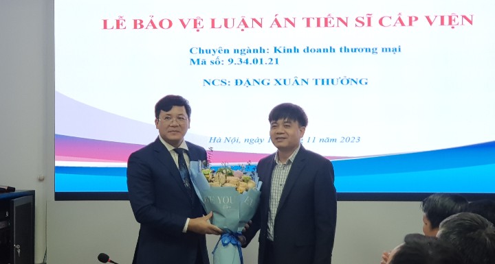 Lễ bảo vệ luận án tiến sĩ cấp viện của nghiên cứu sinh Đặng Xuân Thưởng