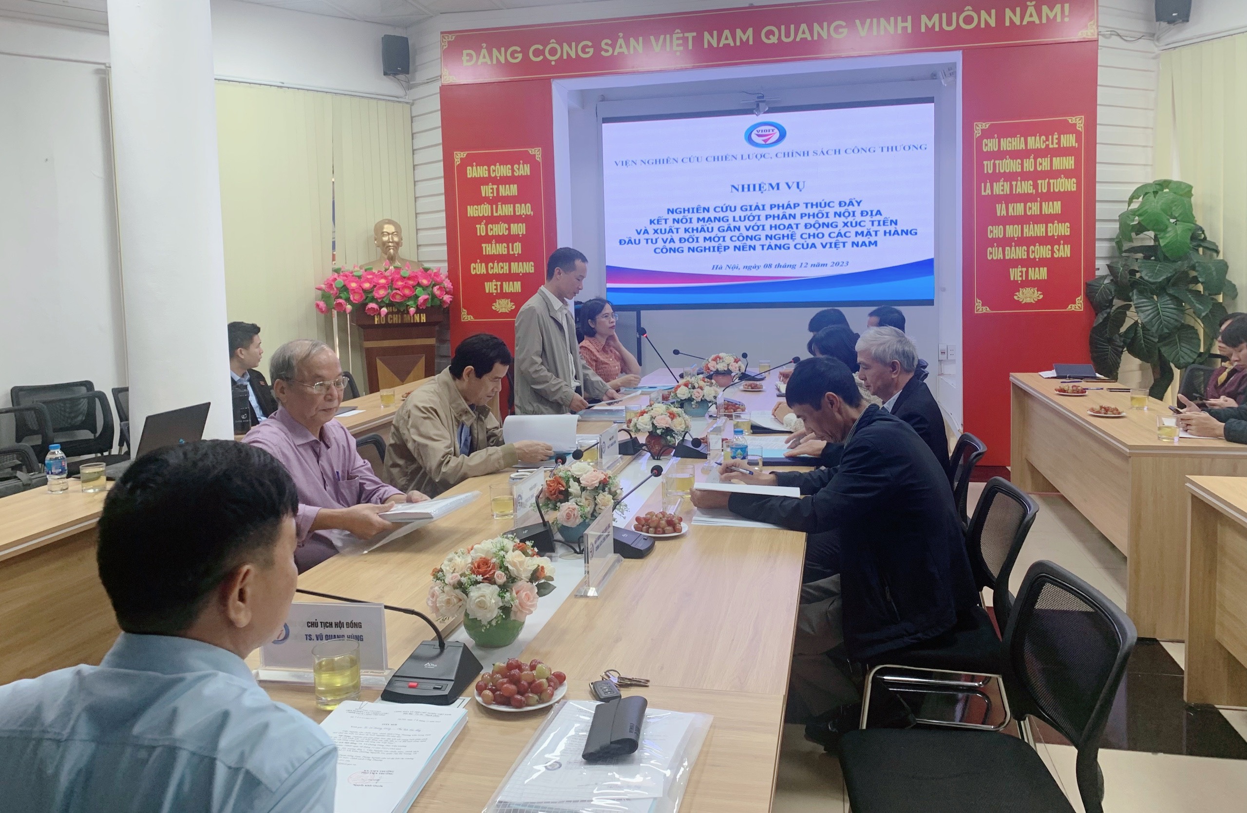 Nghiệm thu nhiệm vụ “Nghiên cứu giải pháp thúc đẩy phân phối nội địa và xuất khẩu gắn với hoạt động xúc tiến và đổi mới công nghệ cho các mặt hàng công nghiệp nền tảng của Việt Nam”