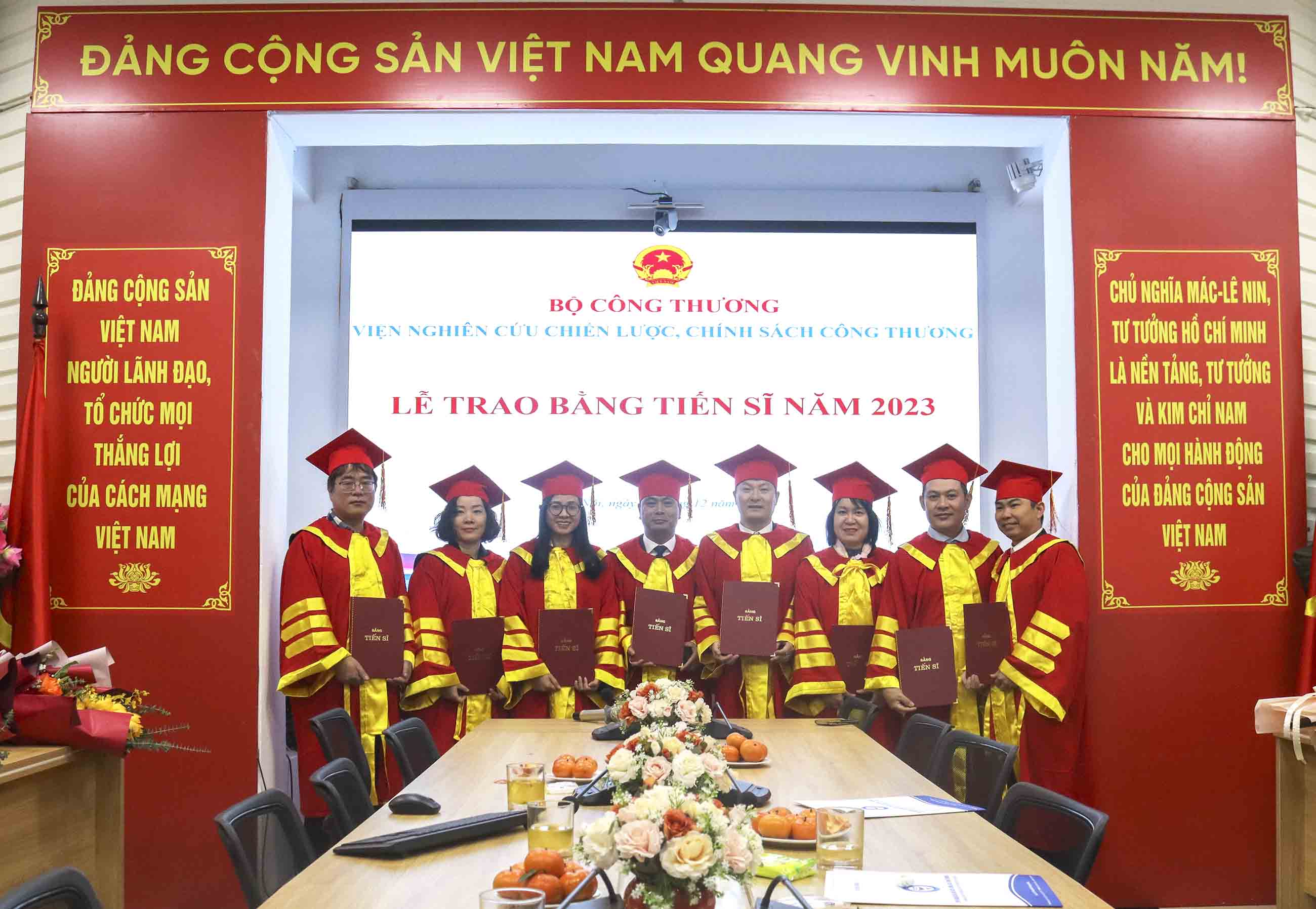 Lễ công bố và trao bằng tiến sĩ năm 2023 của Viện nghiên cứu chiến lược, chính sách Công Thương