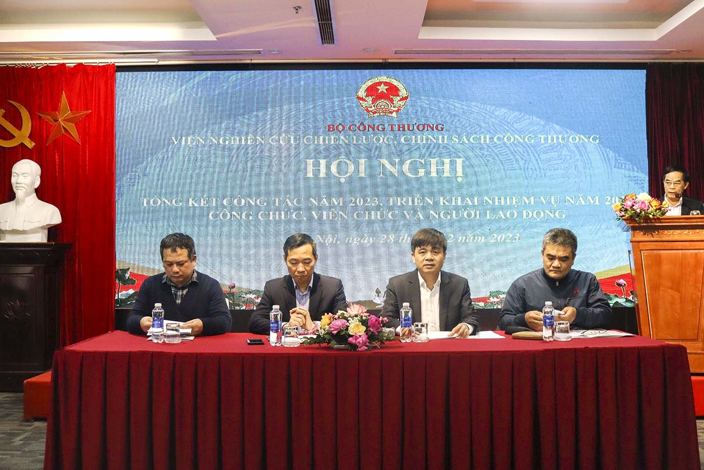 Hội nghị tổng kết công tác năm 2023, triển khai nhiệm vụ năm 2024 và  Hội nghị công chức viên chức, người lao động Viện Nghiên cứu chiến lược, chính sách Công Thương năm 2023