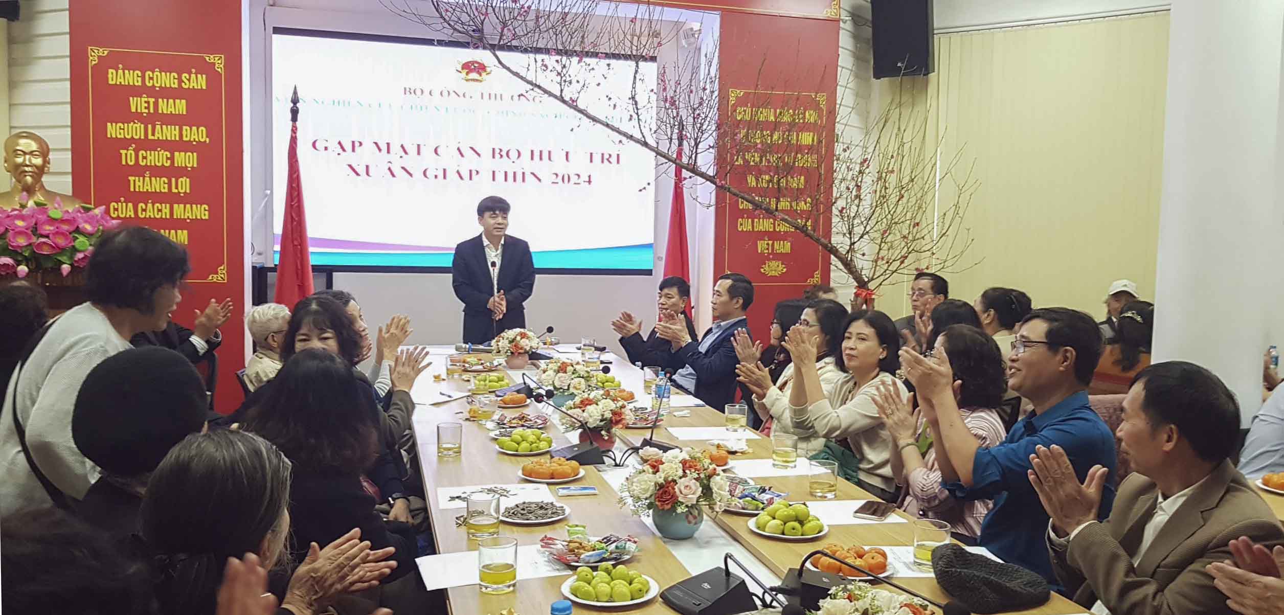 Viện nghiên cứu chiến lược, chính sách Công Thương gặp mặt cán bộ hưu trí nhân dịp đón Xuân Giáp Thìn 2024