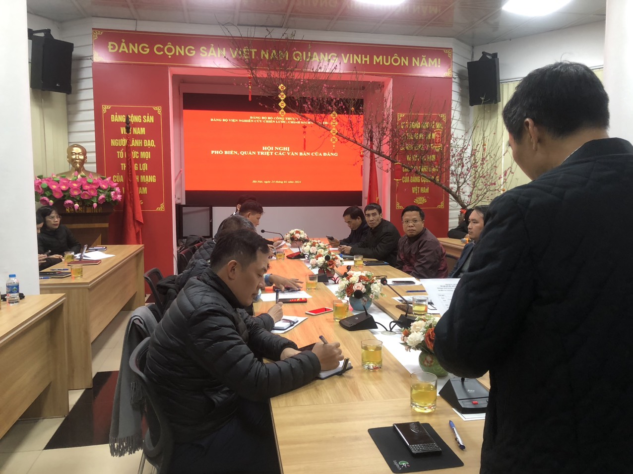 Đảng bộ Viện Nghiên cứu chiến lược, chính sách Công Thương tổ chức hội nghị phổ biến và quán triển các văn bản của Đảng