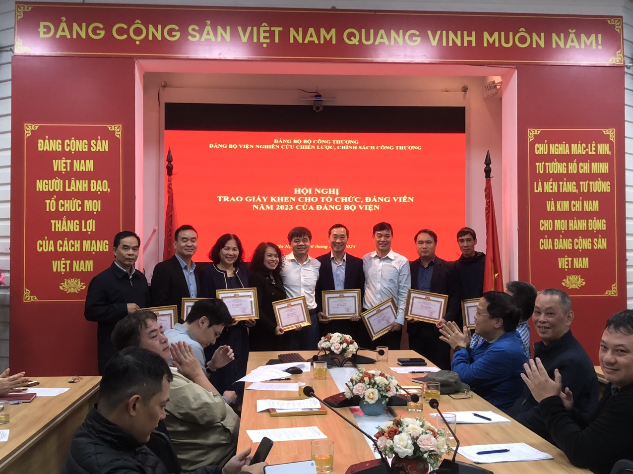 Hội nghị phổ biến và quán triển các văn bản của Đảng và trao Bằng khen cho tổ chức Đảng và đảng viên năm 2023