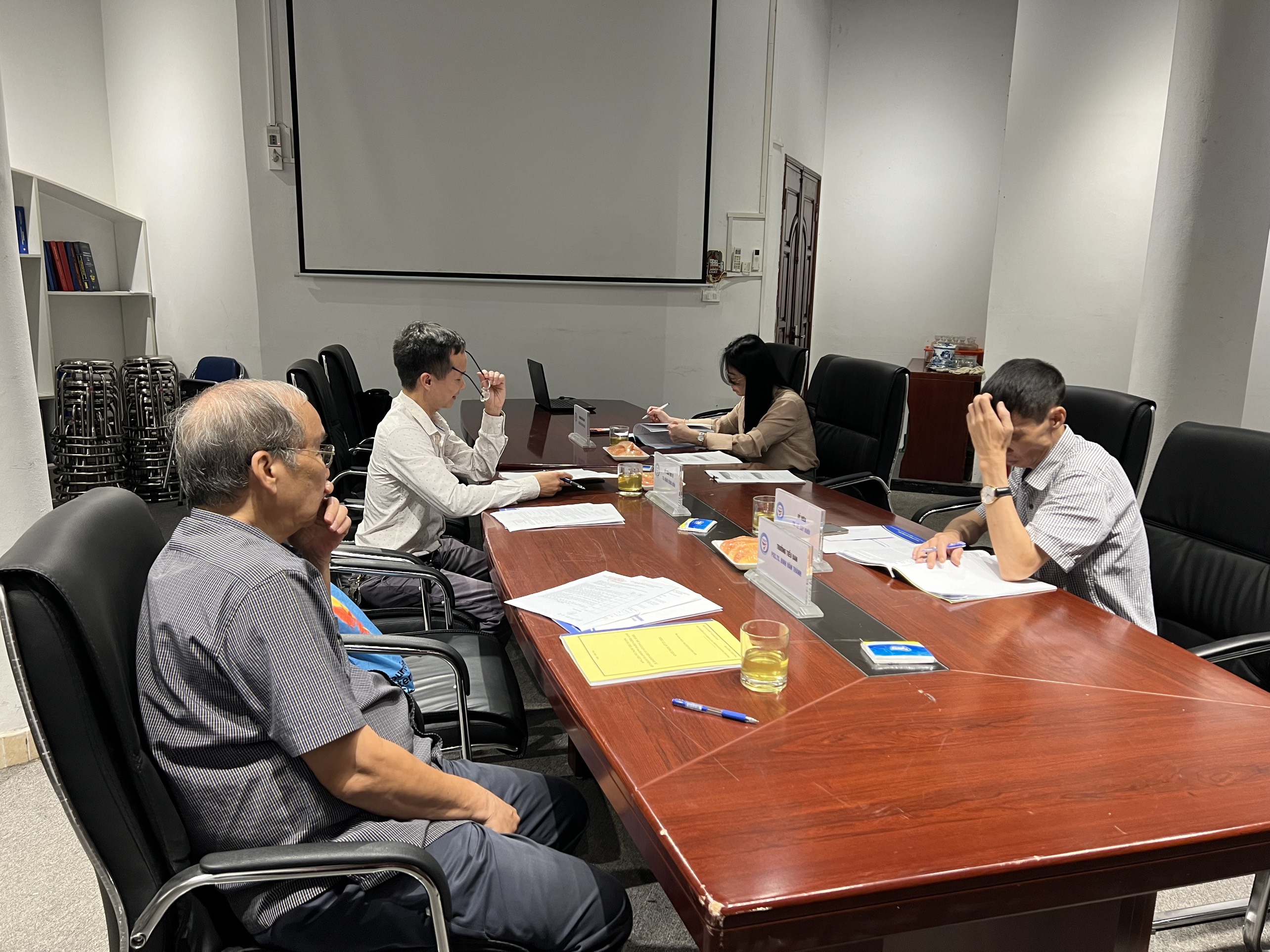 Chấm tiểu luận tổng quan luận án tiến sĩ của NCS. Nguyễn Quỳnh Anh