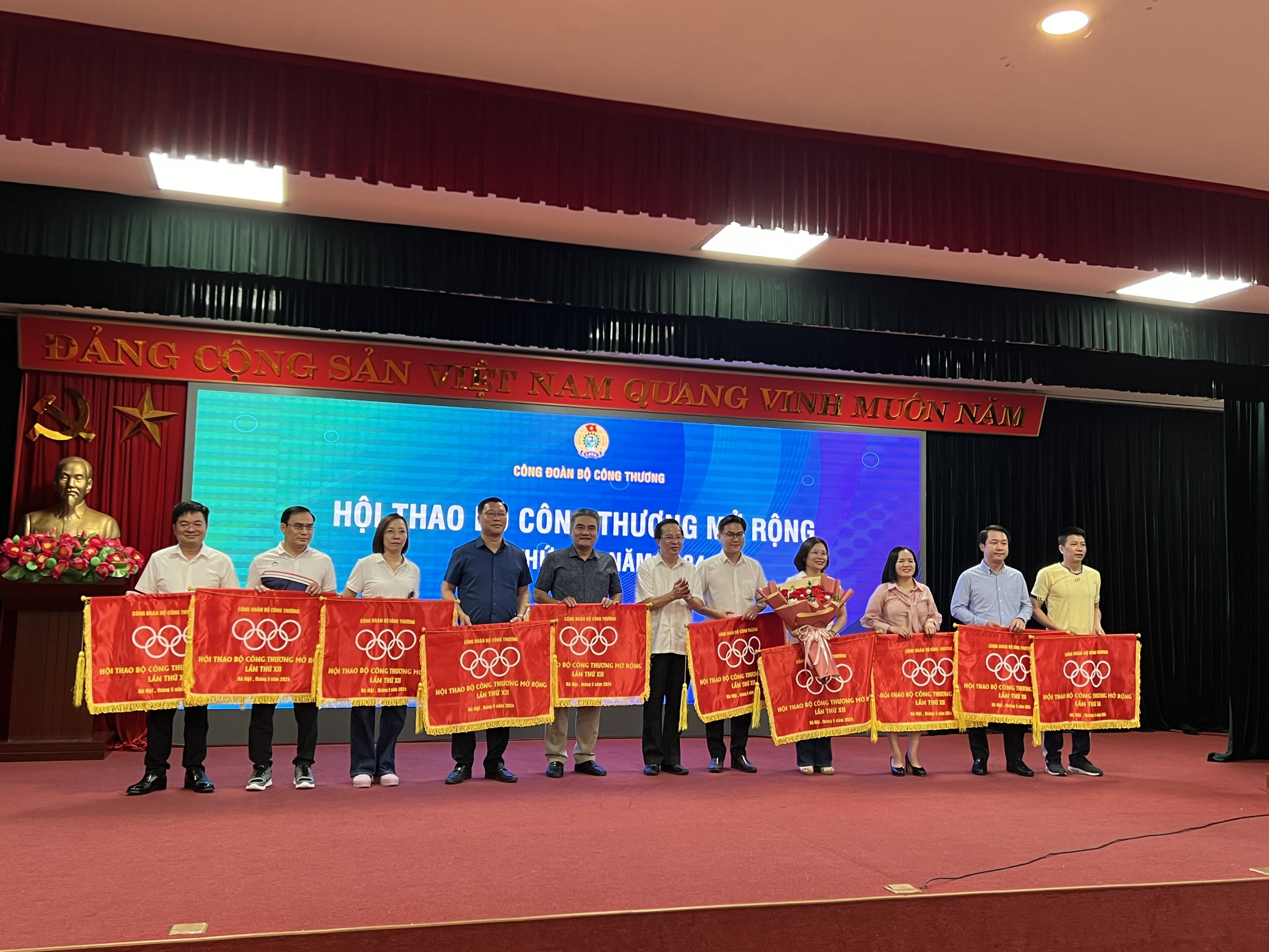 Đoàn vận động viên Viện Nghiên cứu chiến lược, chính sách Công Thương tham gia Hội thao Bộ Công Thương mở rộng lần thứ XII năm 2024