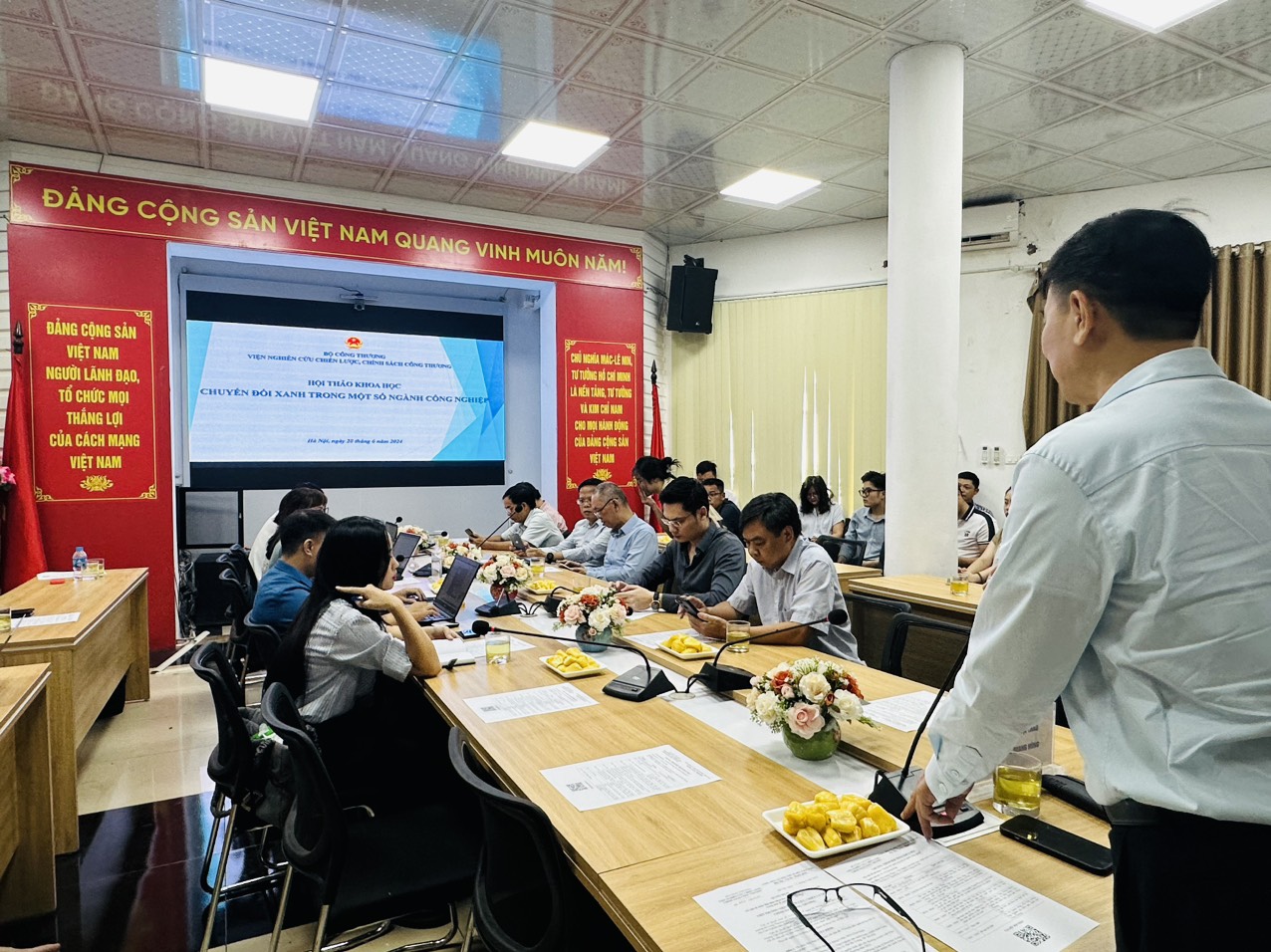 Hội thảo “Chuyển đổi xanh trong một số ngành công nghiệp”