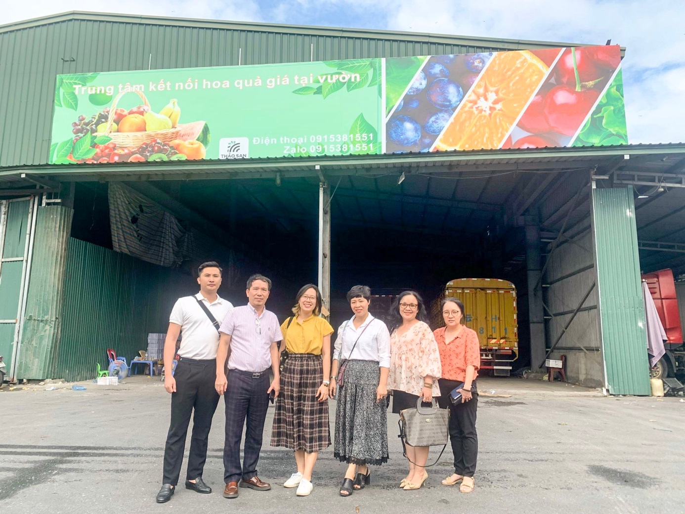 Đoàn công tác của Viện khảo sát thực hiện nhiệm vụ “Phát triển dịch vụ hỗ trợ một số ngành công nghiệp”