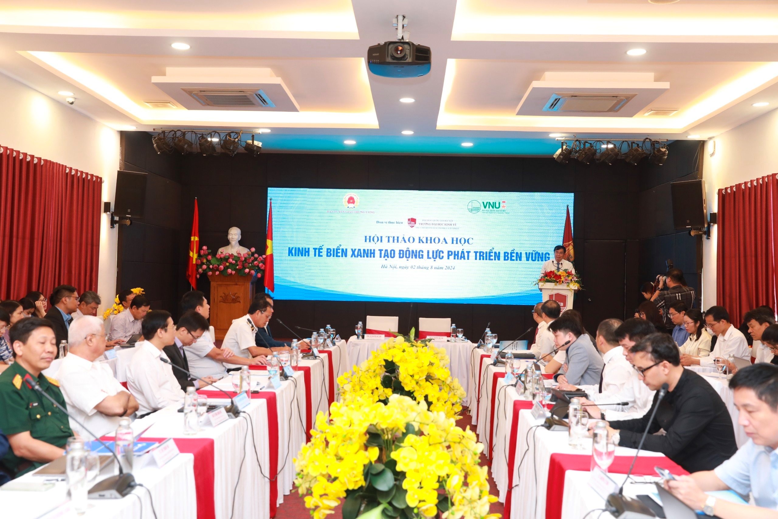 Hội thảo khoa học “Kinh tế biển xanh tạo động lực phát triển bền vững”