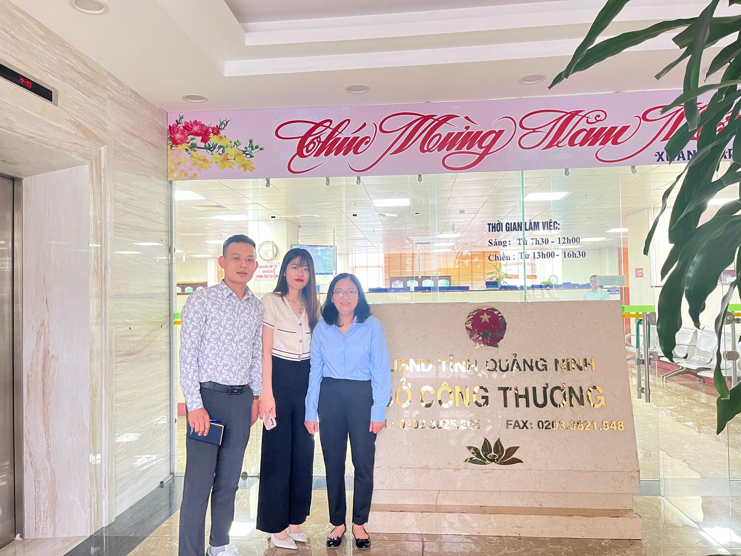 Đoàn công tác của viện khảo sát và tổ chức hội thảo, tọa đàm nhiệm vụ “Hoàn thiện chính sách quản lý hoạt động phân phối hàng hóa của nhà đầu tư nước ngoài, tổ chức kinh tế có vốn đầu tư nước ngoài tại Việt Nam”