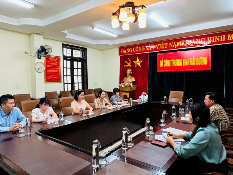 Đoàn công tác của Viện khảo sát thực hiện nhiệm vụ “Phát triển cụm liên kết ngành công nghiệp sản xuất - chế biến và tiêu thụ sản phẩm nông, lâm, thủy hải sản và thực phẩm Vùng Đồng bằng sông Hồng”