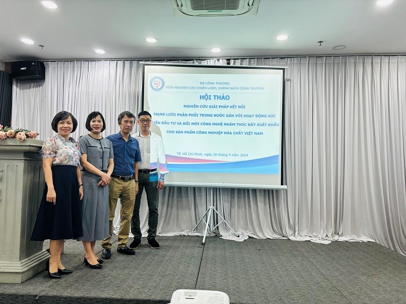 Đoàn Công tác của Viện khảo sát và tổ chức Hội thảo thực hiện nhiệm vụ “Nghiên cứu giải pháp kết nối mạng lưới phân phối trong nước gắn với hoạt động xúc tiến đầu tư và đổi mới công nghệ nhằm thúc đẩy xuất khẩu cho sản phẩm công nghiệp hóa chất Việt Nam”