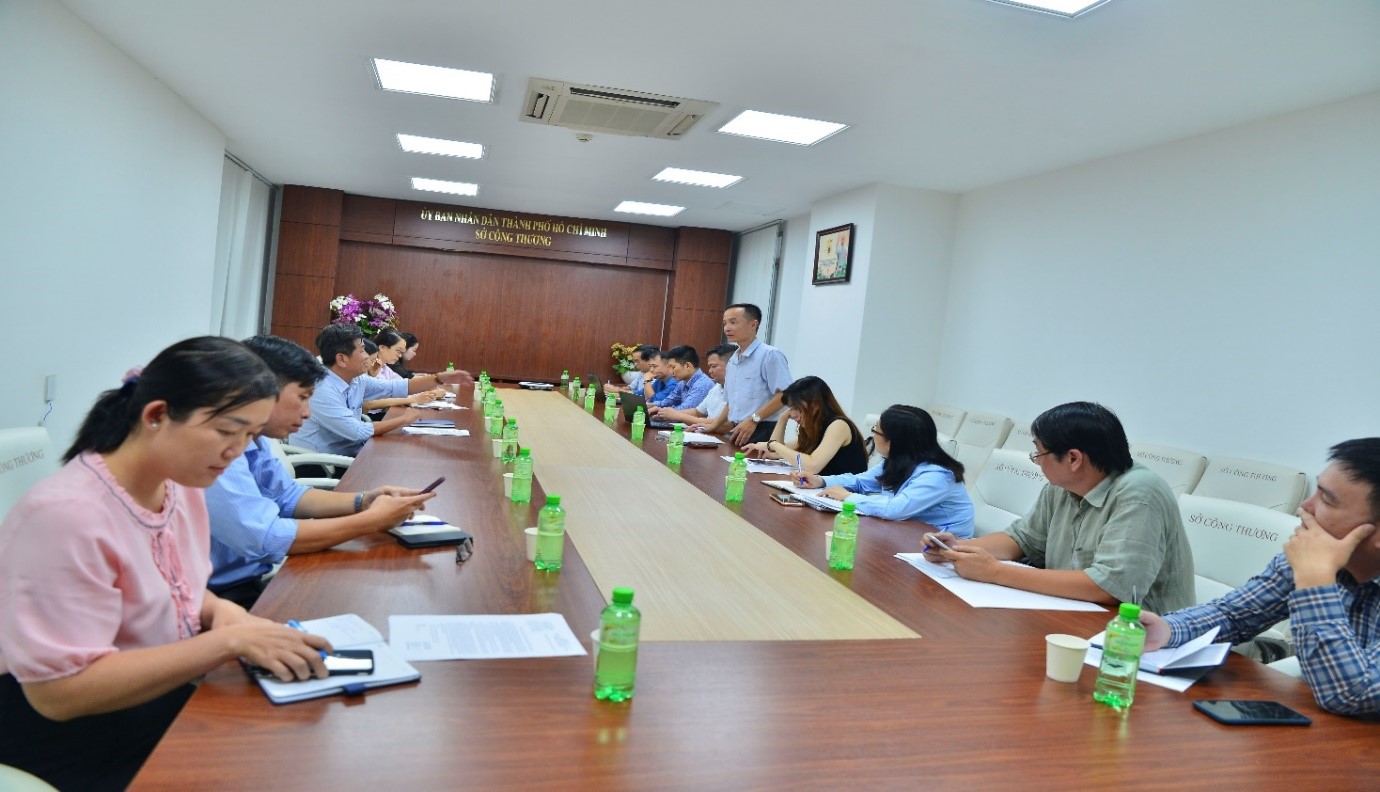 Đoàn công tác của Viện khảo sát và tổ chức hội thảo tại TP. Hồ Chí Minh thực hiện xây dựng Đề án: Cơ chế, chính sách phát triển ngành giấy Việt Nam theo hướng bền vững