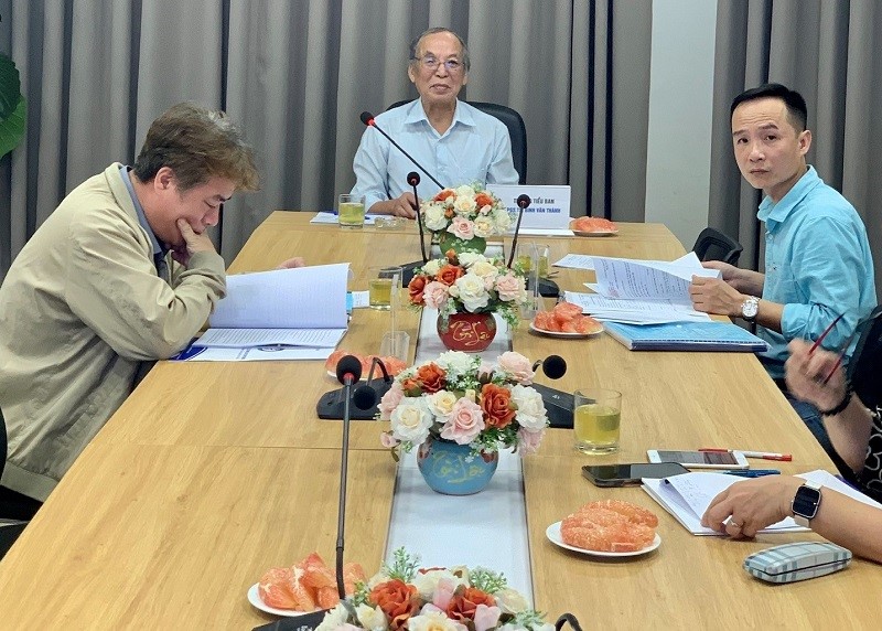 Sinh hoạt khoa học và chấm 3 chuyên đề tiến sỹ cho nghiên cứu sinh Lê Hồng Quang