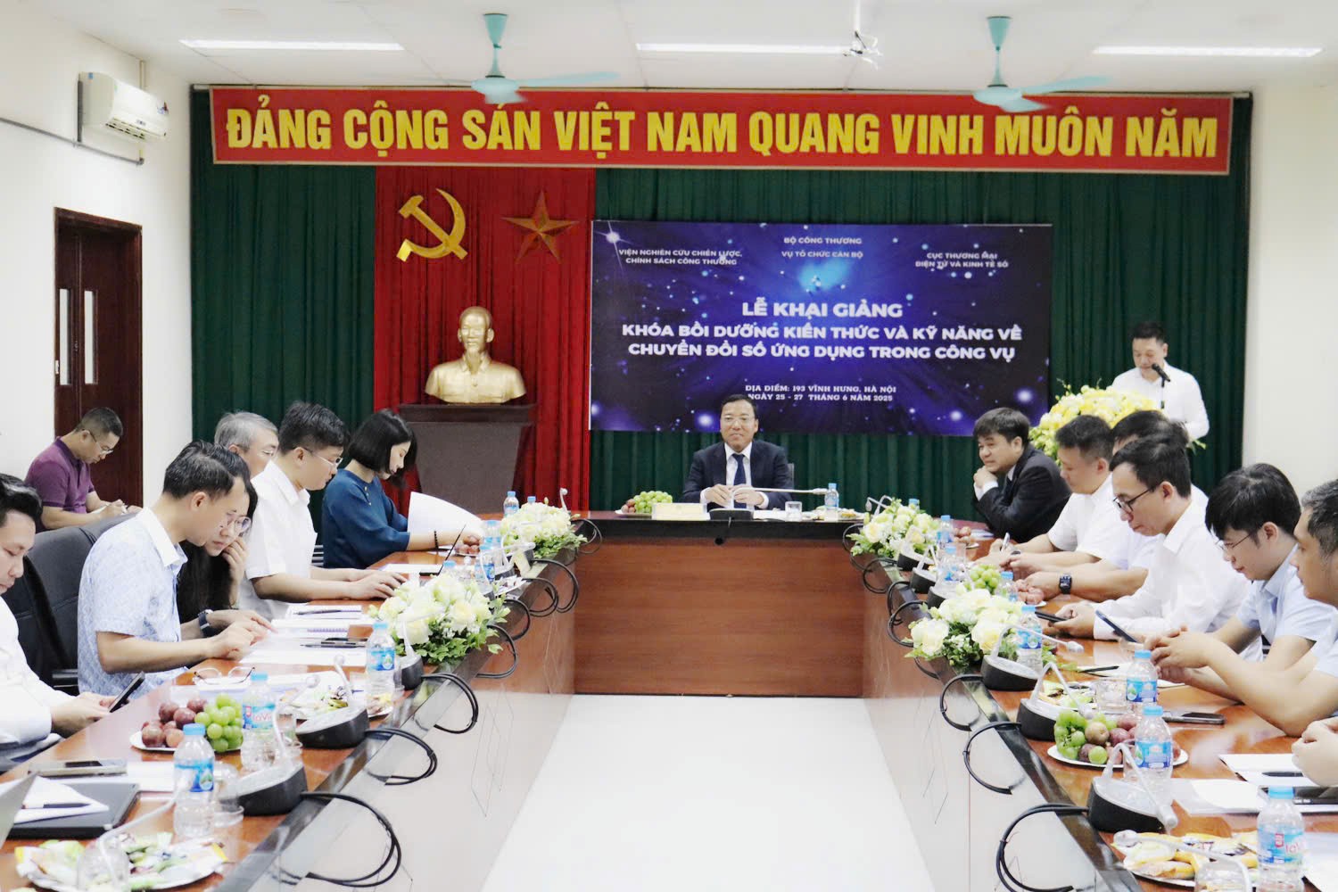 Khai giảng Khoá bồi dưỡng kiến thức và kỹ năng về chuyển đổi số ứng dụng trong công vụ