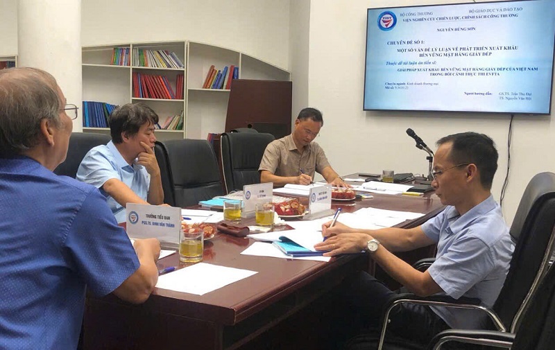 Sinh hoạt khoa học và chấm 3 chuyên đề tiến sỹ cho nghiên cứu sinh Nguyễn Hùng Sơn