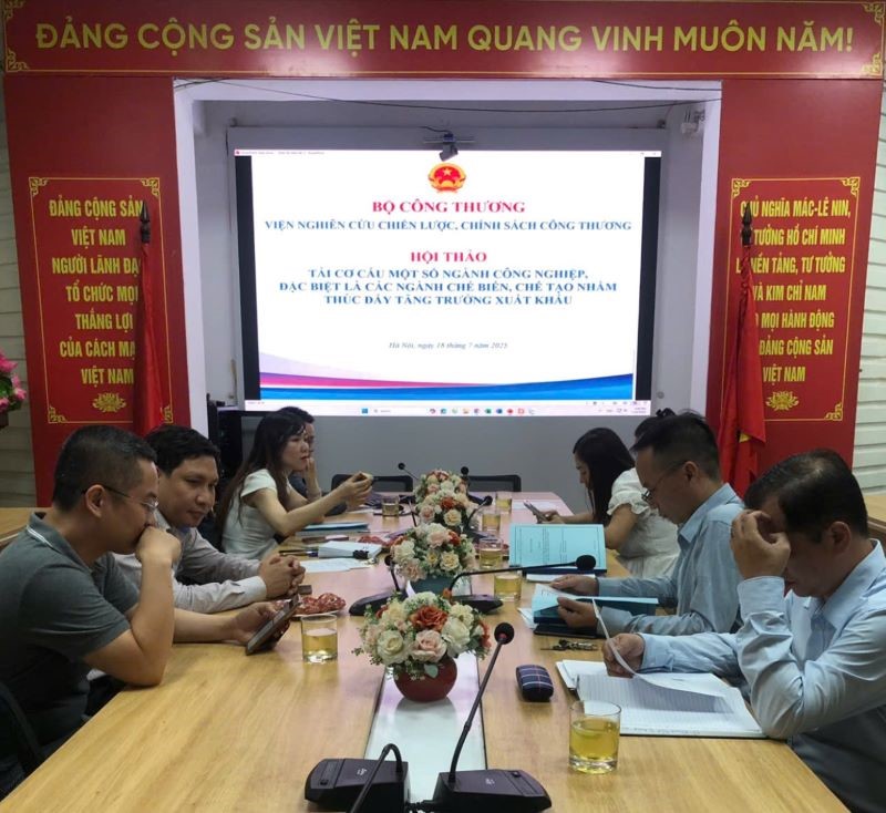 Hội thảo nhiệm vụ “Tái cơ cấu một số ngành công nghiệp, đặc biệt là  các ngành chế biến, chế tạo nhằm thúc đẩy tăng trưởng xuất khẩu”
