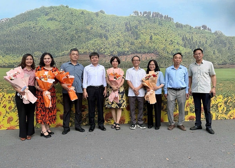 Viện Nghiên cứu Chiến lược, Chính sách Công Thương tổ chức Lễ trao quyết định nghỉ hưu, nghỉ theo chế độ 178/2024/NĐ-CP và chuyển công tác cho viên chức của Viện