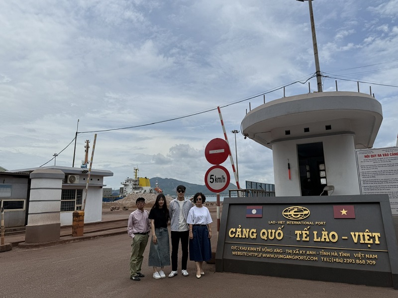 Đoàn công tác của Viện khảo sát và tổ chức Hội thảo nhiệm vụ  “Nghiên cứu tăng cường kết nối logistics Việt Nam - Lào”