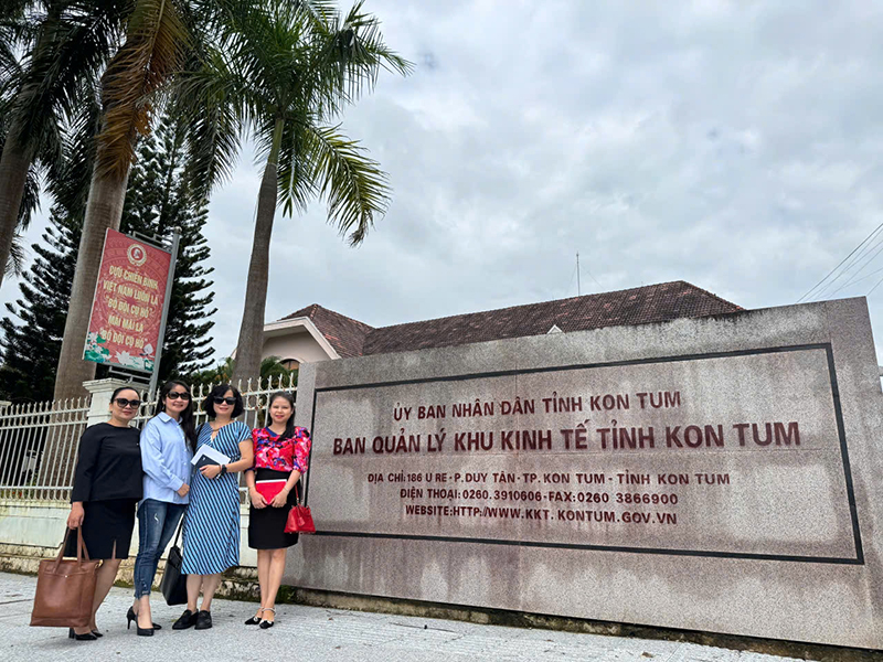 Đoàn công tác Phòng Tham vấn hội nhập khảo sát tỉnh Quảng Ngãi thực hiện nhiệm vụ “Nghiên cứu định hướng và giải pháp thúc đẩy liên kết phát triển khu kinh tế, khu công nghiệp tại các địa phương dọc tuyến biên giới Việt Nam - Lào”