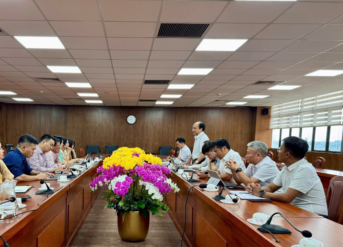 Đoàn công tác của Viện khảo sát và tổ chức hội thảo thực hiện nhiệm vụ “Nghiên cứu xây dựng giải pháp và cơ chế, chính sách tăng cường kết nối năng lượng Việt Nam và Lào”