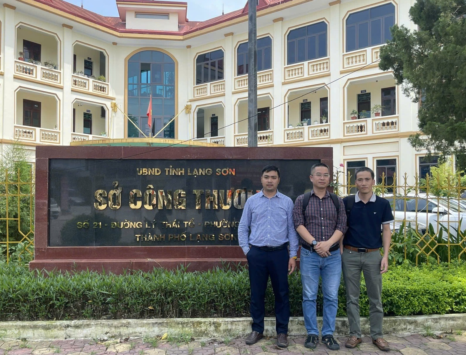 Đoàn khảo sát thực hiện dự án “Nghiên cứu Chiến lược giá điện và giá dịch vụ về điện đến năm 2035”