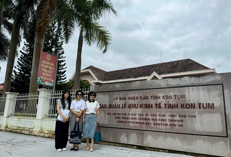 Đoàn công tác của Viện khảo sát thực hiện nhiệm vụ “Nghiên cứu tăng cường kết nối logistics Việt Nam - Lào”