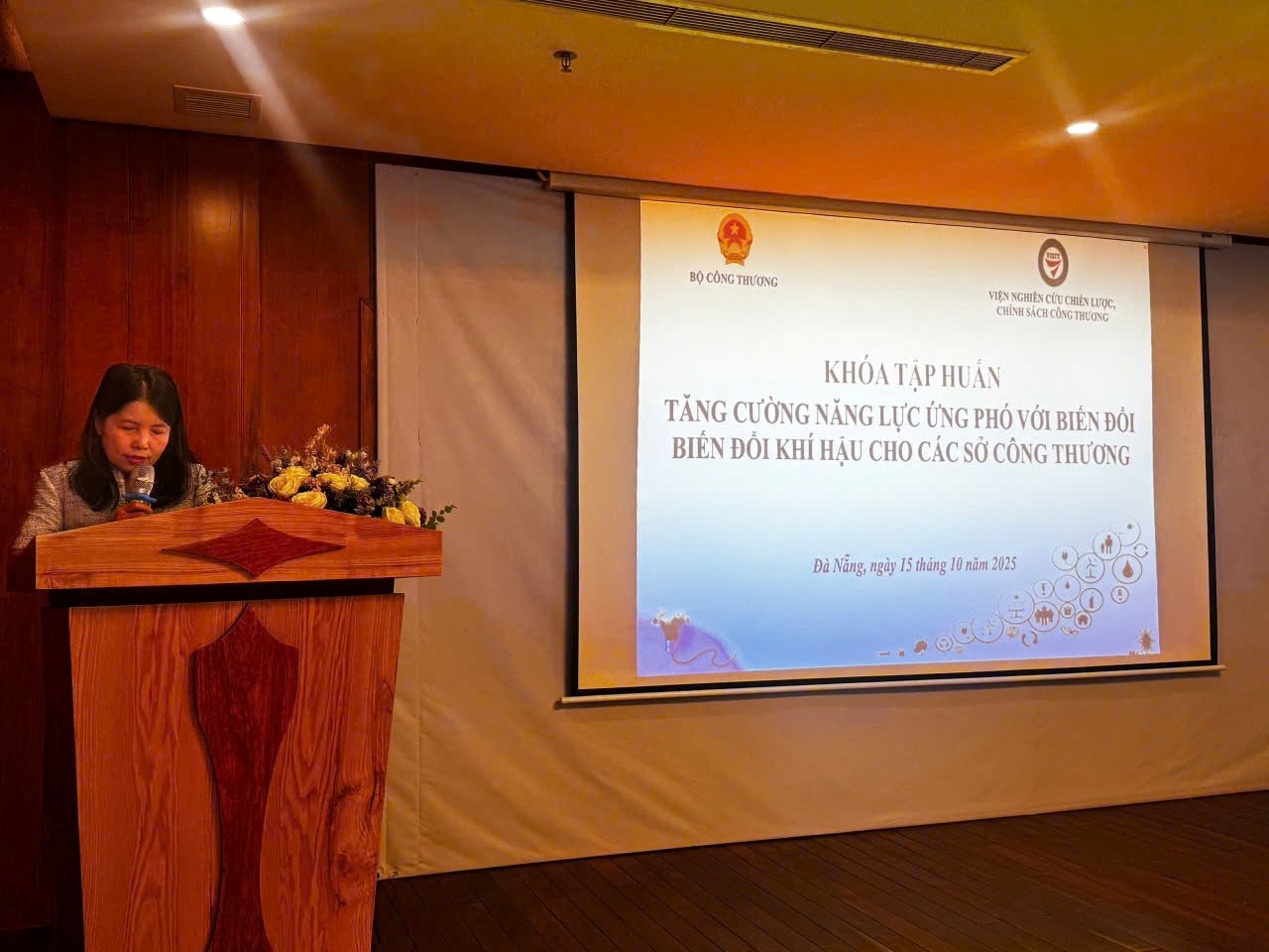 Khai giảng khóa tập huấn tăng cường năng lực ứng phó với biến đổi khí hậu cho các Sở Công Thương