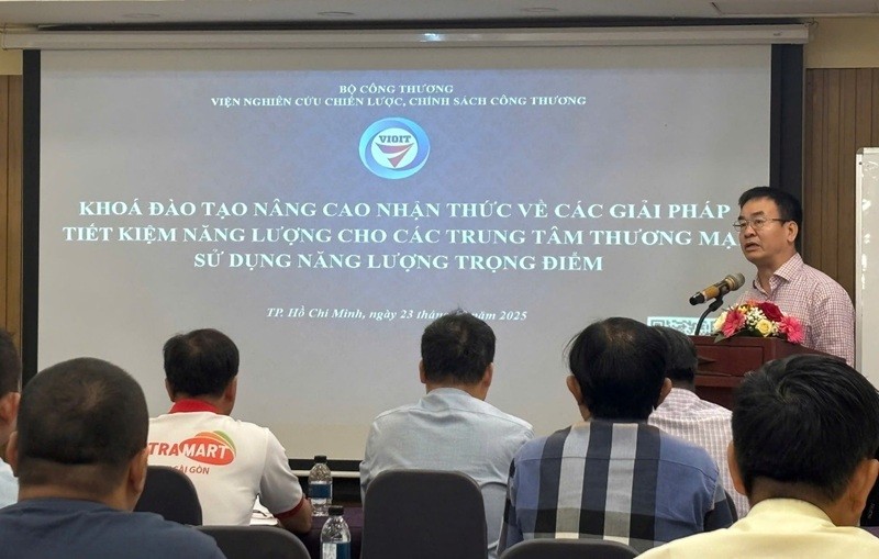 Khai giảng khóa đào tạo nâng cao nhận thức về các giải pháp tiết kiệm năng lượng cho các trung tâm thương mại sử dụng năng lượng trọng điểm