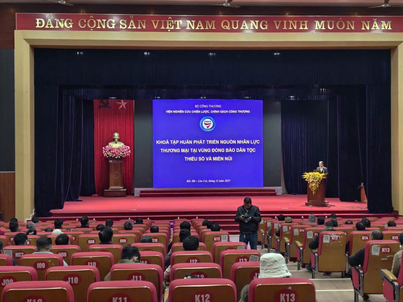 Tập huấn phát triển nguồn nhân lực thương mại tại vùng đồng bào dân tộc thiểu số và miền núi cho cán bộ quản lý tại xã Bắc Hà, tỉnh Lào Cai.