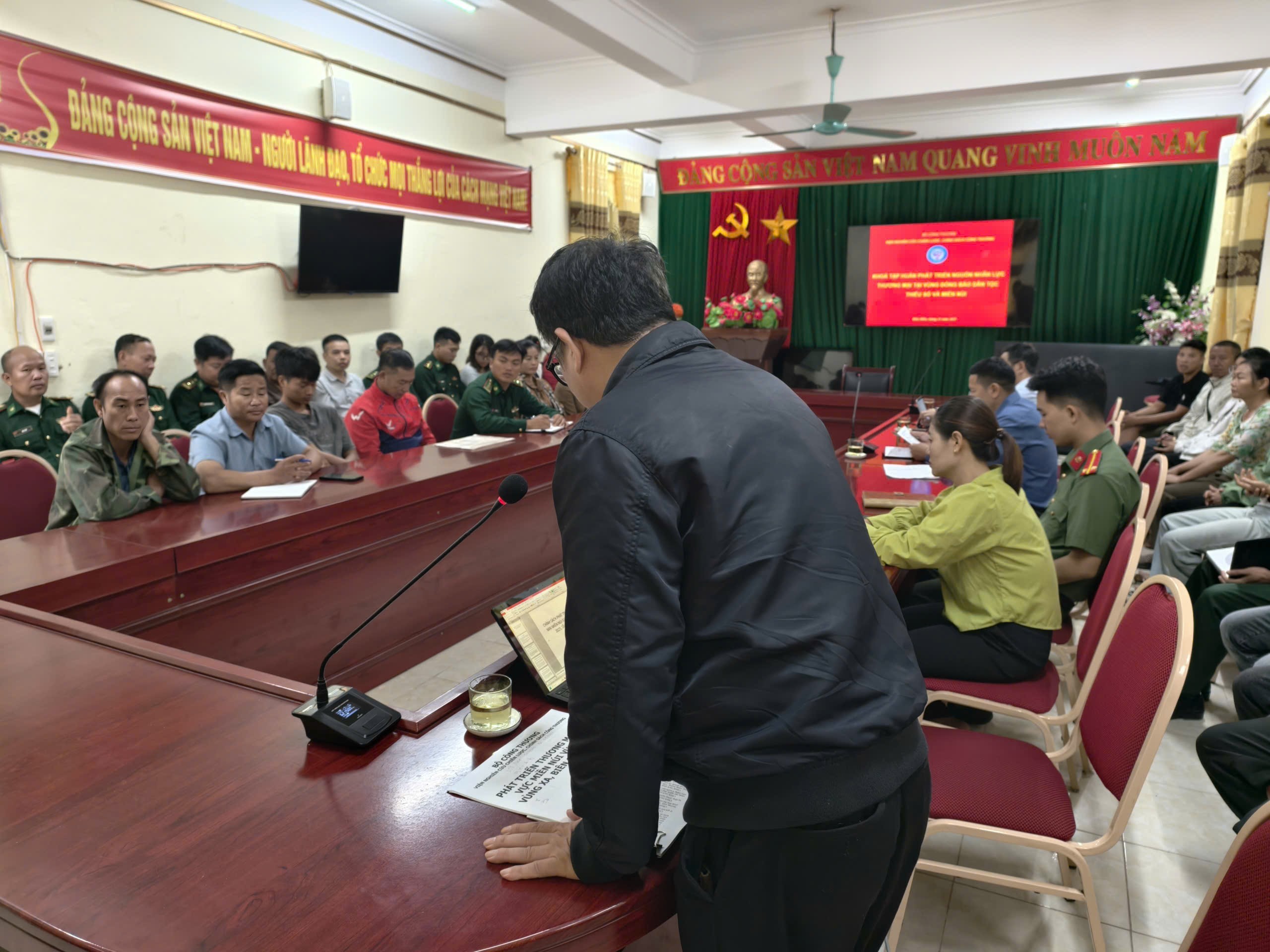 Tập huấn phát triển nguồn nhân lực thương mại tại vùng đồng bào dân tộc thiểu số và miền núi cho cán bộ quản lý tại xã Sín Thầu, tỉnh Điện Biên