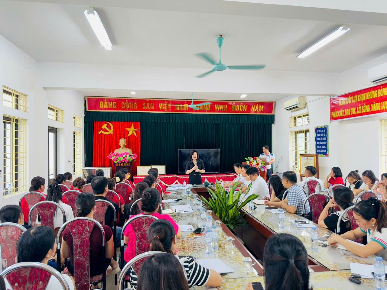 Lớp tập huấn phát triển nguồn nhân lực thương mại cho hộ kinh doanh xã Sín Thầu, tỉnh Điện Biên