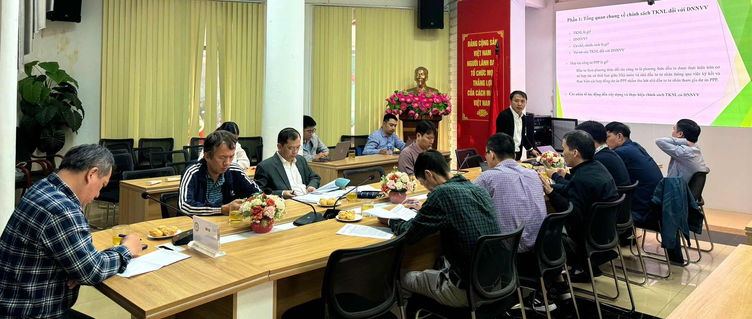 Hội thảo “Bối cảnh trong nước và quốc tế ảnh hưởng tác động đến xây dựng chính sách hỗ trợ DNNVV thực hiện TKNL tại Việt Nam”