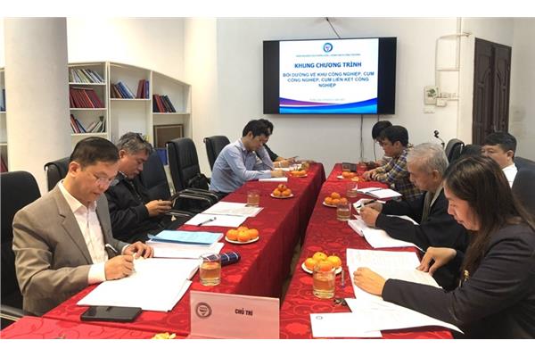 Hội thảo góp ý nhiệm vụ “Xây dựng chương trình, tài tiệu bồi dưỡng về khu công nghiệp, cụm công nghiệp, cụm liên kết công nghiệp”